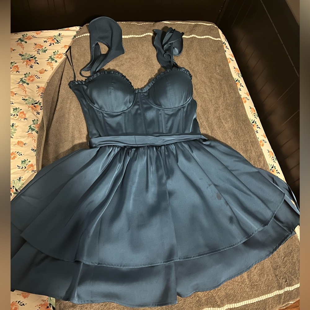 Hi im selling this dress from altar d’ states, price can change